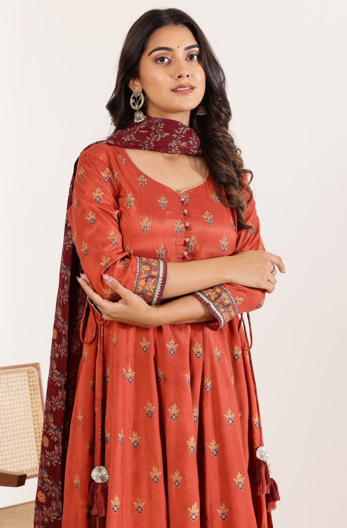Royal Charm: Traditional Ethnic Dresses Inspired by Indian Heritage We Ganga Grace Royal Charm: Traditional Ethnic Dresses Inspired by Indian Heritage We Ganga Grace