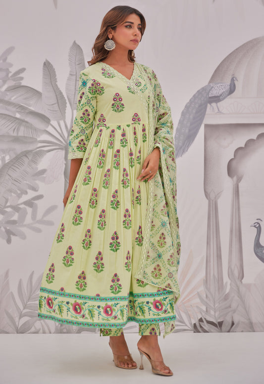 Anarkali Suit Sets vs. Straight Suit Sets: What’s Best for You